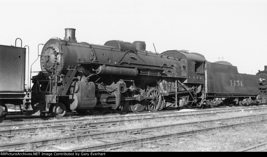 IC 2-8-2 #1454 - Illinois Central